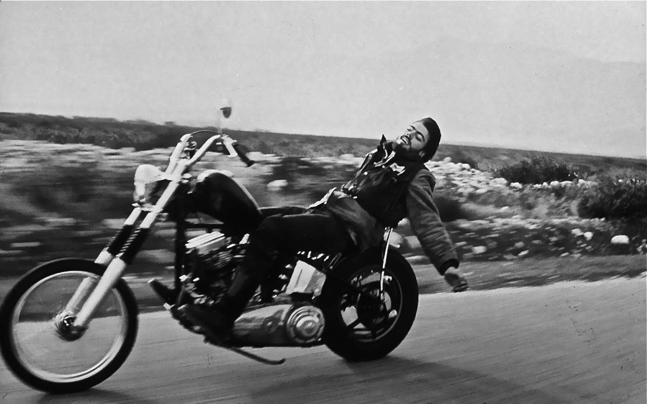 Bike of hell. Байкеры ангелы ада. Ангелы ада 1965. «Ангелы ада» (“Hell Angels”).. Хантер Томпсон на мотоцикле.