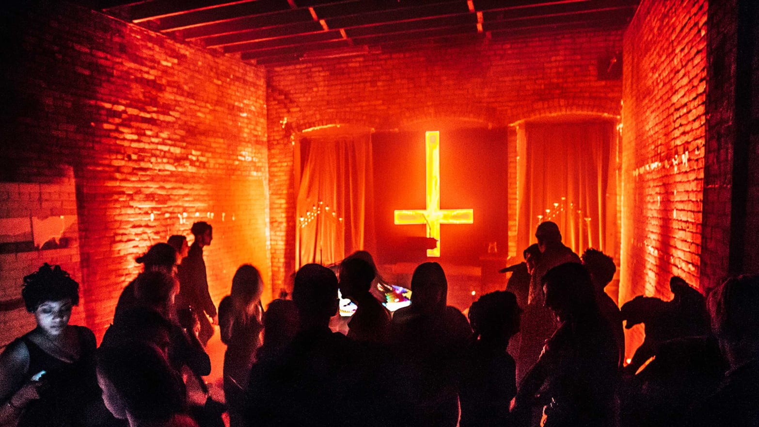 Сатана в храме Сатана в храме