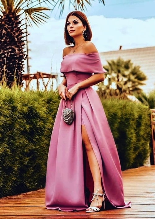 vestido de festa longo fucsia estilo princesa com fenda e decote ombro a ombro