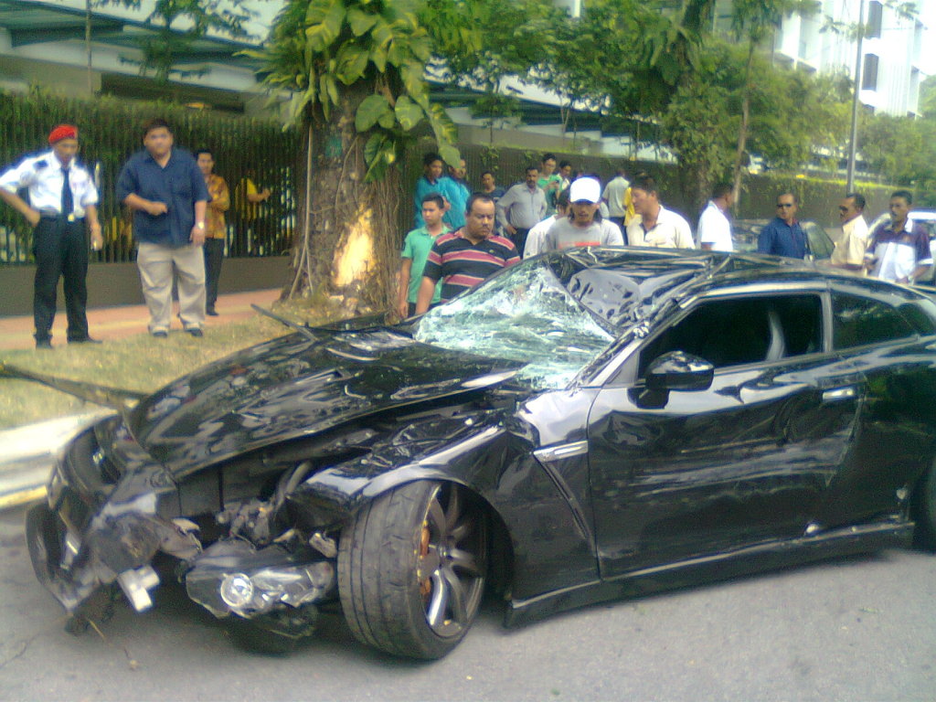 Nissan gtr crash #5