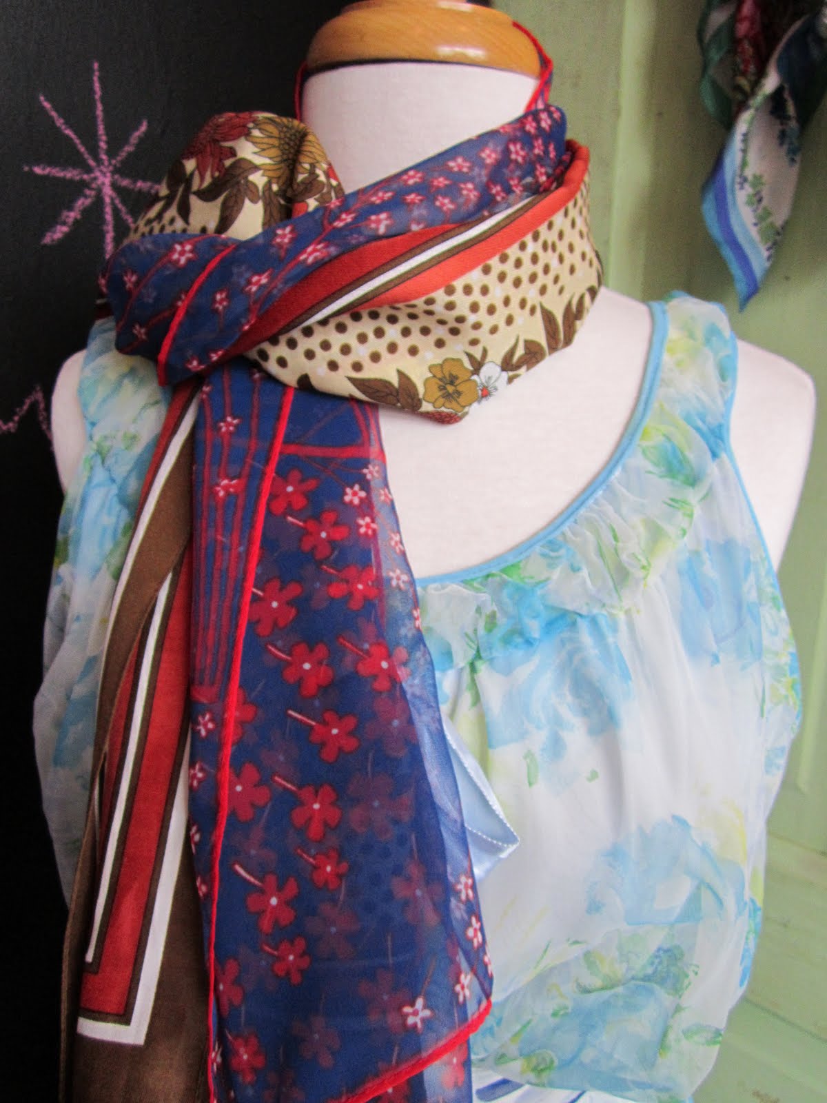 dainty daisies 3 ways to wear Vintage scarves!