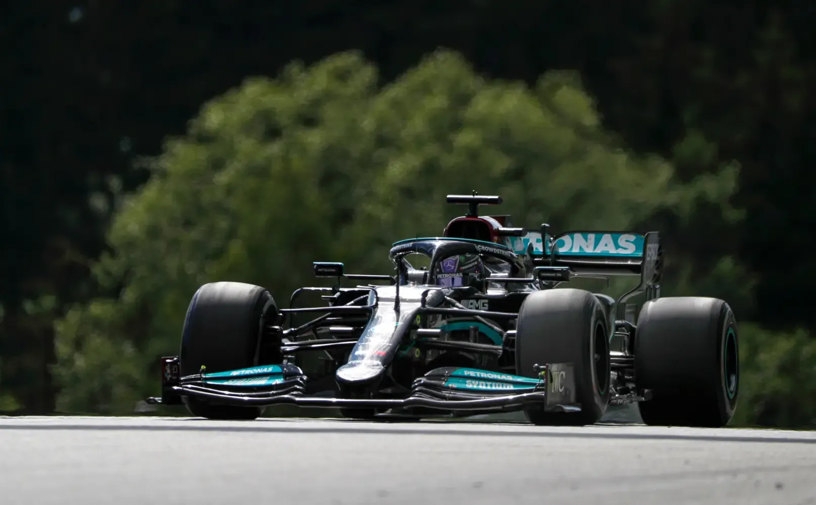 Lewis Hamilton al volante della Mercedes