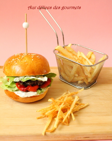 BURGER DE VEAU AUX POIVRONS