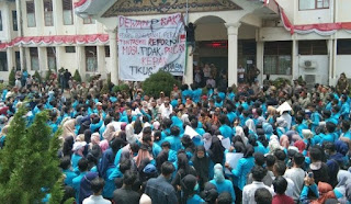 Tolak Omnibus Low Seribuan Mahasiswa Unsan Unjuk Rasa ke DPRK Langsa Oktober 8, 2020