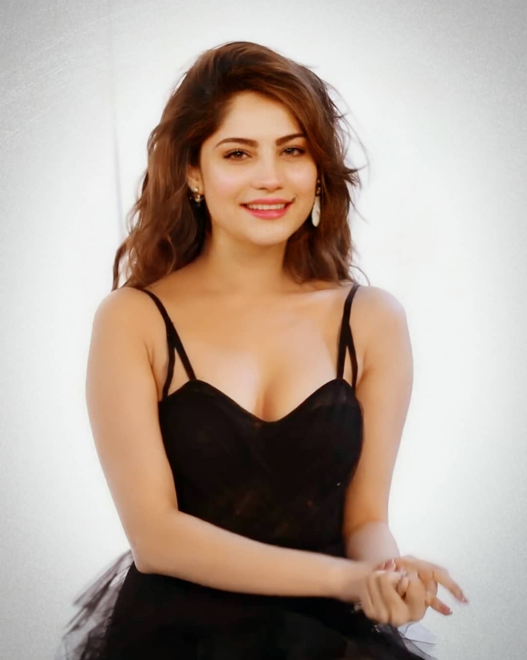 Neelam Muneer Sexy Photos