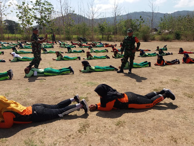 Babinsa Latih Kedisiplinan SMK N 1 Gantiwarno Melalui Outbond