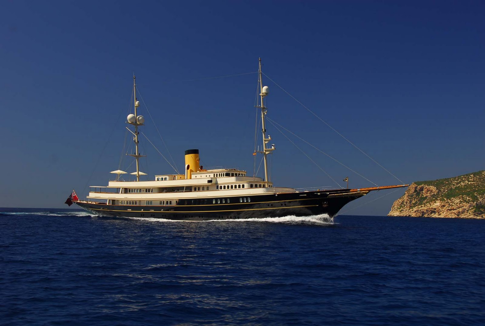 Famous World: Famous YachtsFamous Yachts