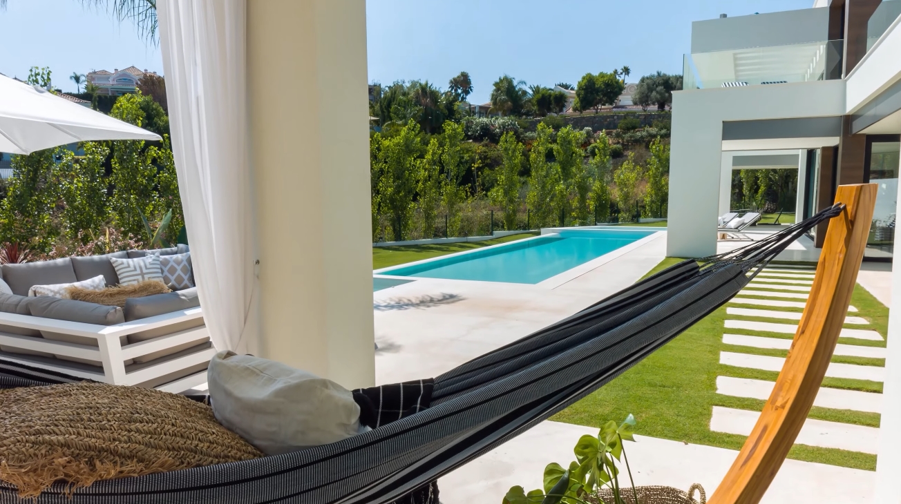 27 Photos vs. Luxury Contemporary Villa In Marbella Golf Valley vs. Interior Design Tour
