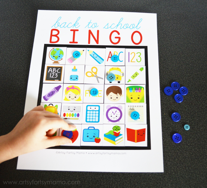 Free Printable Back to School Bingo at artsyfartsymama.com #school #freeprintable #printable #bingo