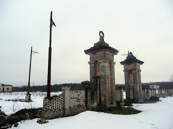 Самарский Свято-Николаевский монастырь. Руины ворот