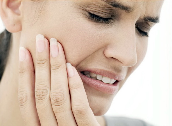 Mengobati Sakit Gigi dengan Mengunyah Bawang Putih