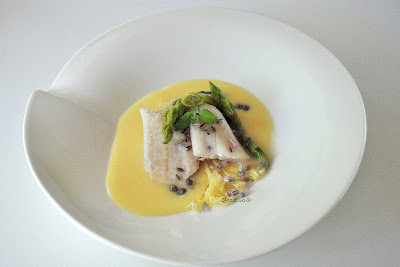 Zander mit Aligot und Spargel auf Absinthsauce
