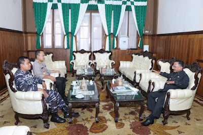 Komandan Pangkalan TNI AL Banyuwangi, Sambangi Jajaran Forkopimda Situbondo Untuk Perkuat Sinergitas Komandan Pangkalan TNI AL Banyuwangi, Sambangi Jajaran Forkopimda Situbondo Untuk Perkuat Sinergitas