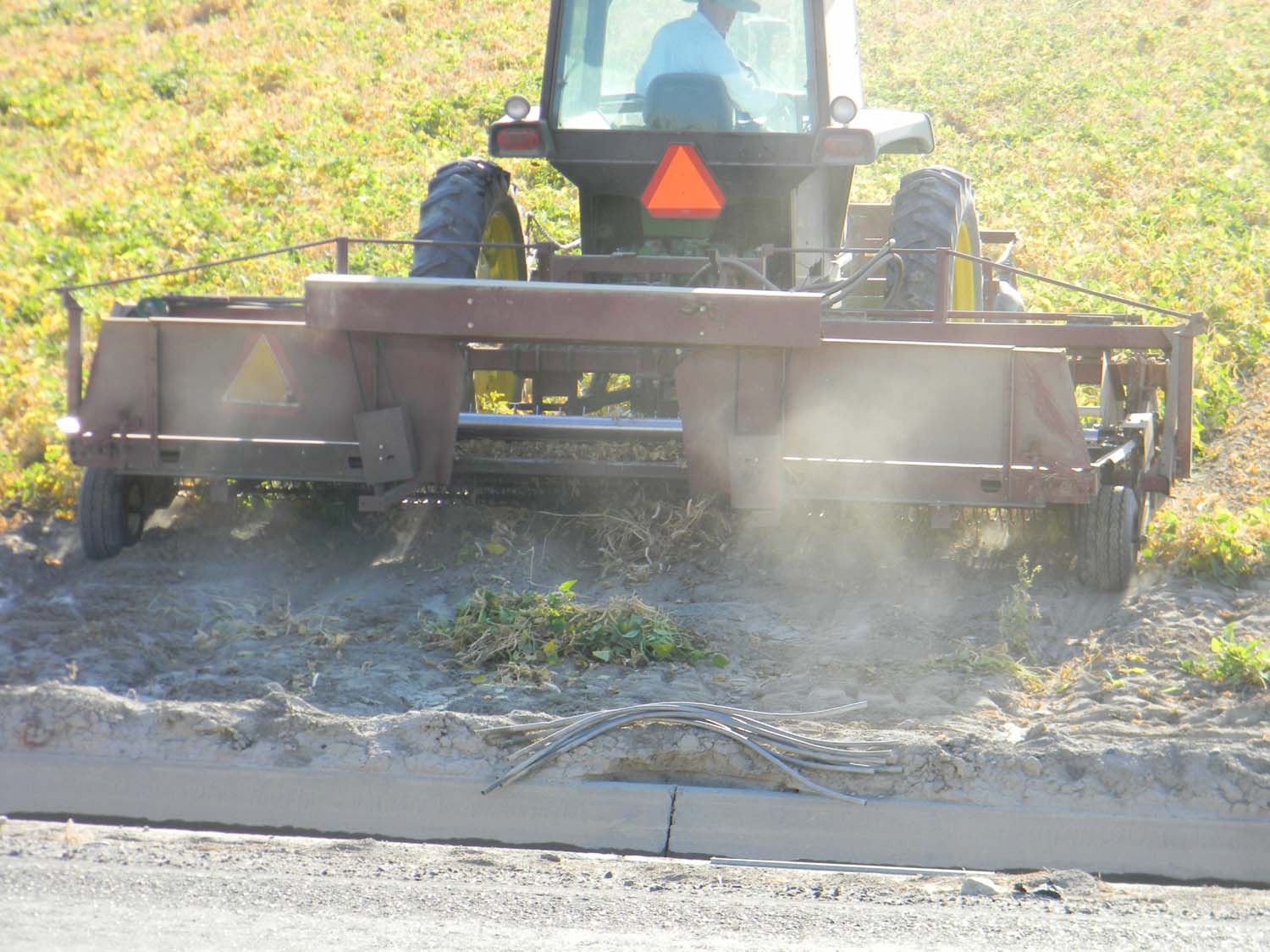 Owyhee Agriculture: Cutting Beans