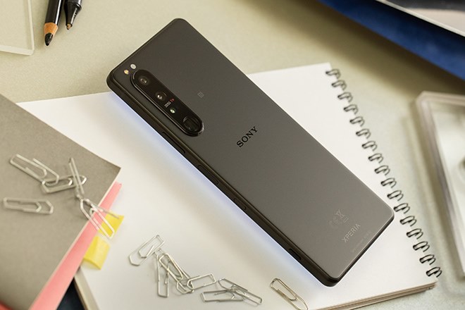Sony tham gia vào xu hướng xấu của Apple