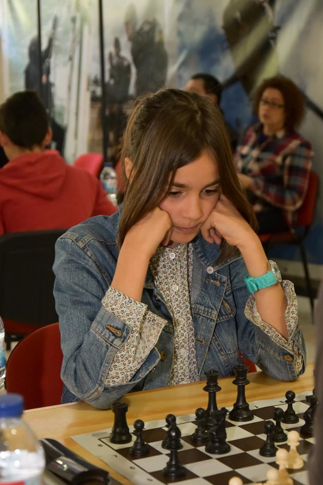 Campeã de xadrez dos EUA se nega a usar hijab para jogar no Irã