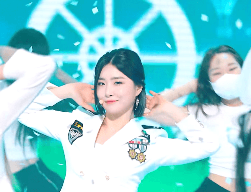 브레이브걸스 단발좌 유나 흰제복 - 꾸르