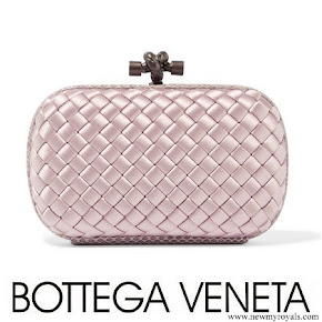 Crown-Princess-Mary-carried-Bottega-Veneta-Knot-Clutch.jpg