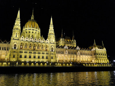 Bomba da 2ª Guerra Mundial é achada no telhado do prédio da Prefeitura de Budapeste