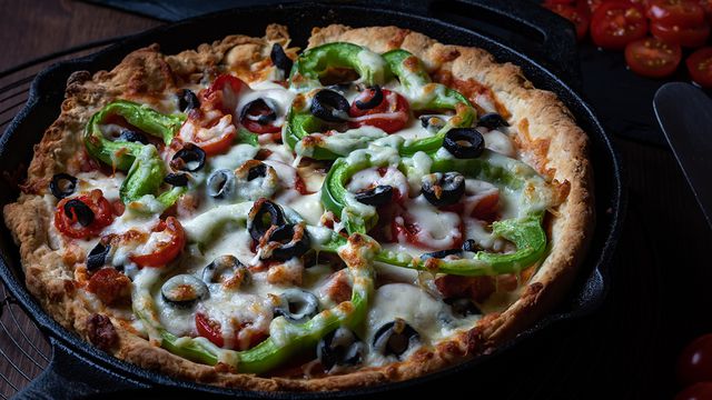 البيتزا في الطاسه البيتزا في الطاسه