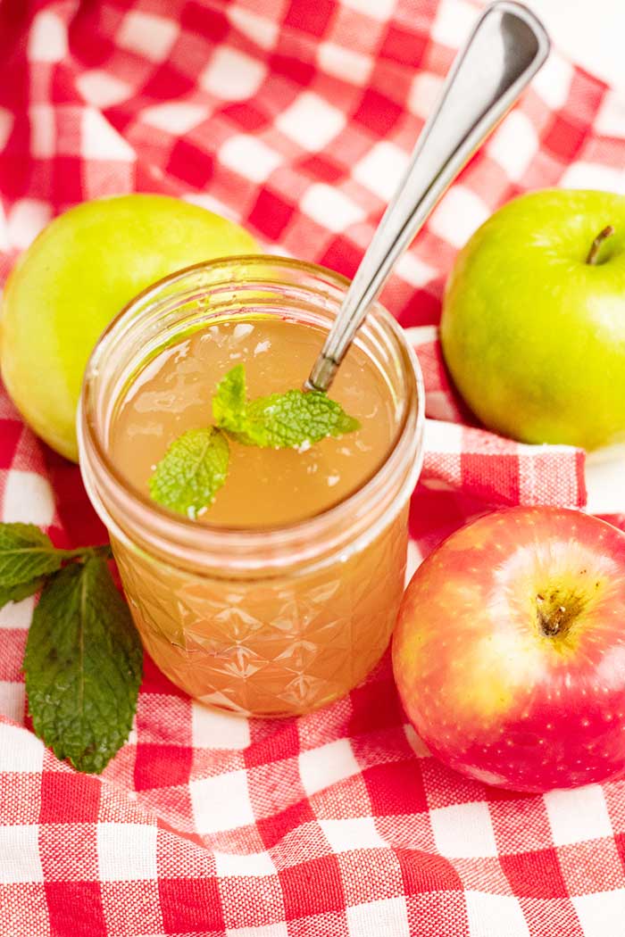 Old Fashioned Apple and Mint Jelly Recipe (Canning Recipe