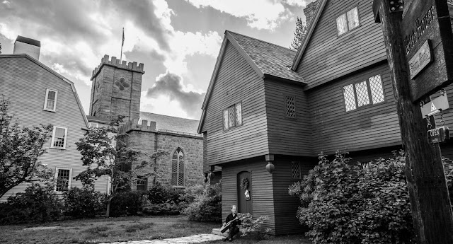 В салемском Ведьмином доме,  сохранившемся со времён скандального процесса,  сейчас музей чёрной магии (фото: Witch House Salem)
