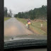 Pai obriga filha a andar 8km a pé no frio como castigo por bullying