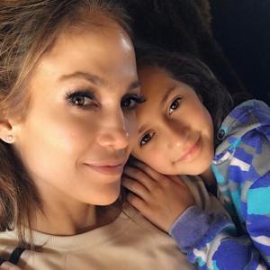 Jennifer Lopez comparte selfie con su hermosa hija