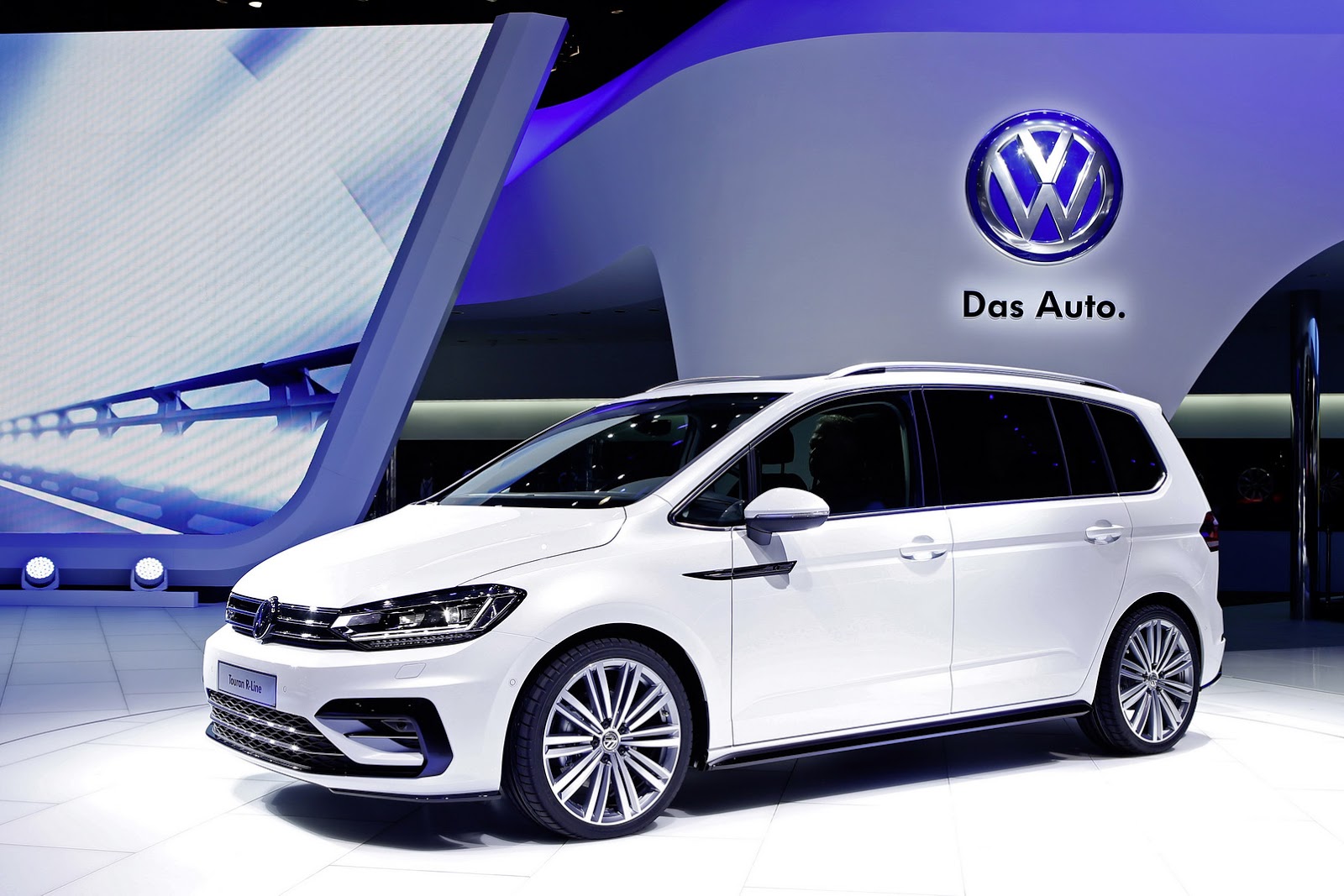 New VW Touran Looking Good In R Line Outfit Carscoops