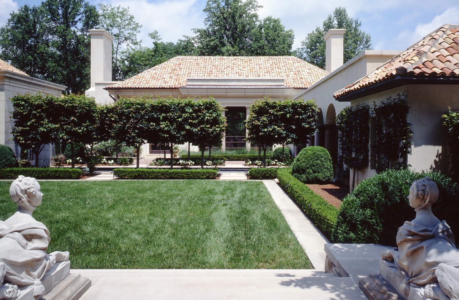 Classic Romance | Old Meets New in this Nashville Home