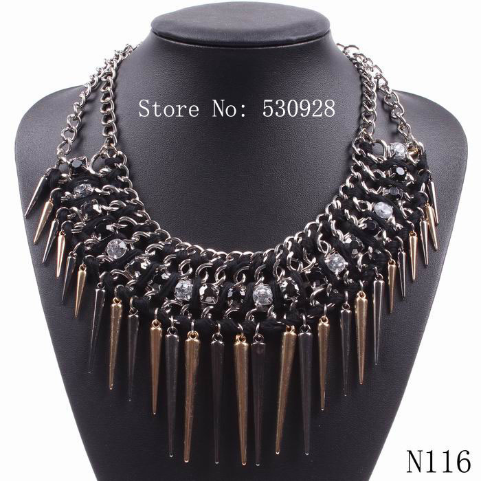 FUNKY CHAIN NECKLACE