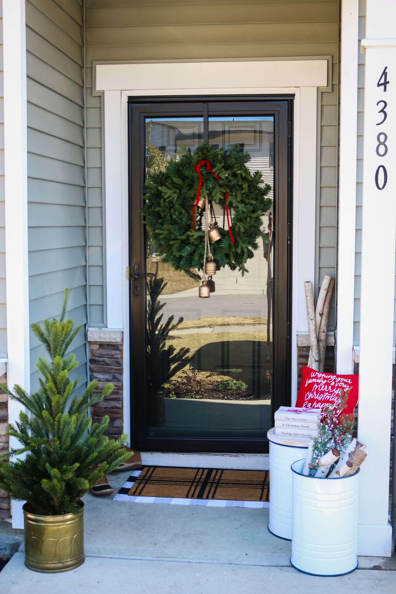 6 Fun and Simple Ideas for Your Christmas Front Porch