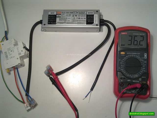 Без нагрузки драйвер тока Mean Well ELG-100-36B-3Y выдает 36 вольт