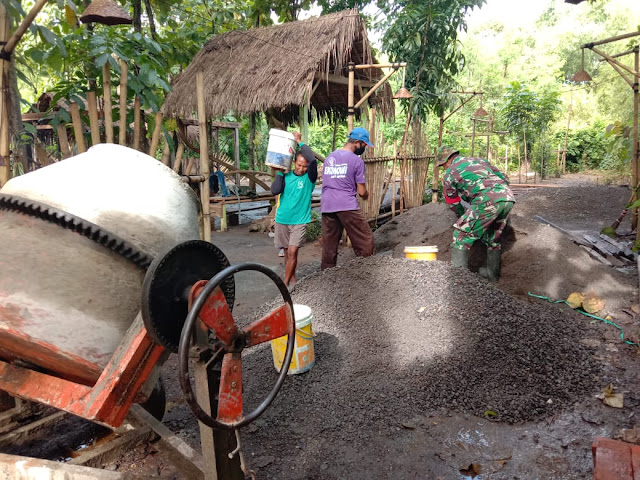 Hargai Jasa Leluhur, Babinsa bersama Warga Kerja Bakti Rehab Makam Hargai Jasa Leluhur, Babinsa bersama Warga Kerja Bakti Rehab Makam