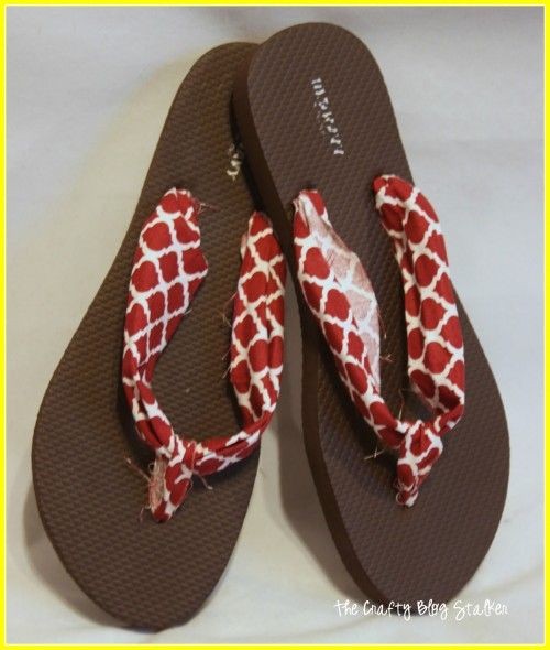 aproveitar o solado da havaianas e criar uma sandália nova customizada.