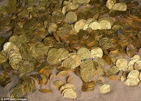 Tìm thấy 2.000 đồng tiền vàng 1.000 năm tuổi