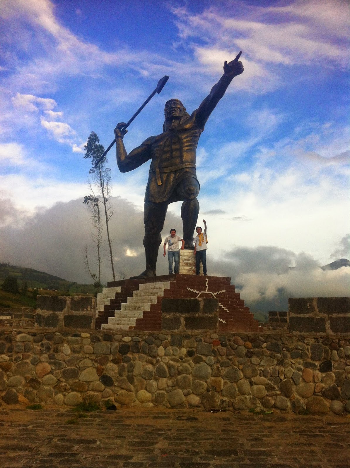 Nuevo monumento del General Rumiñahui en Píllaro | Las Viñas - San ...