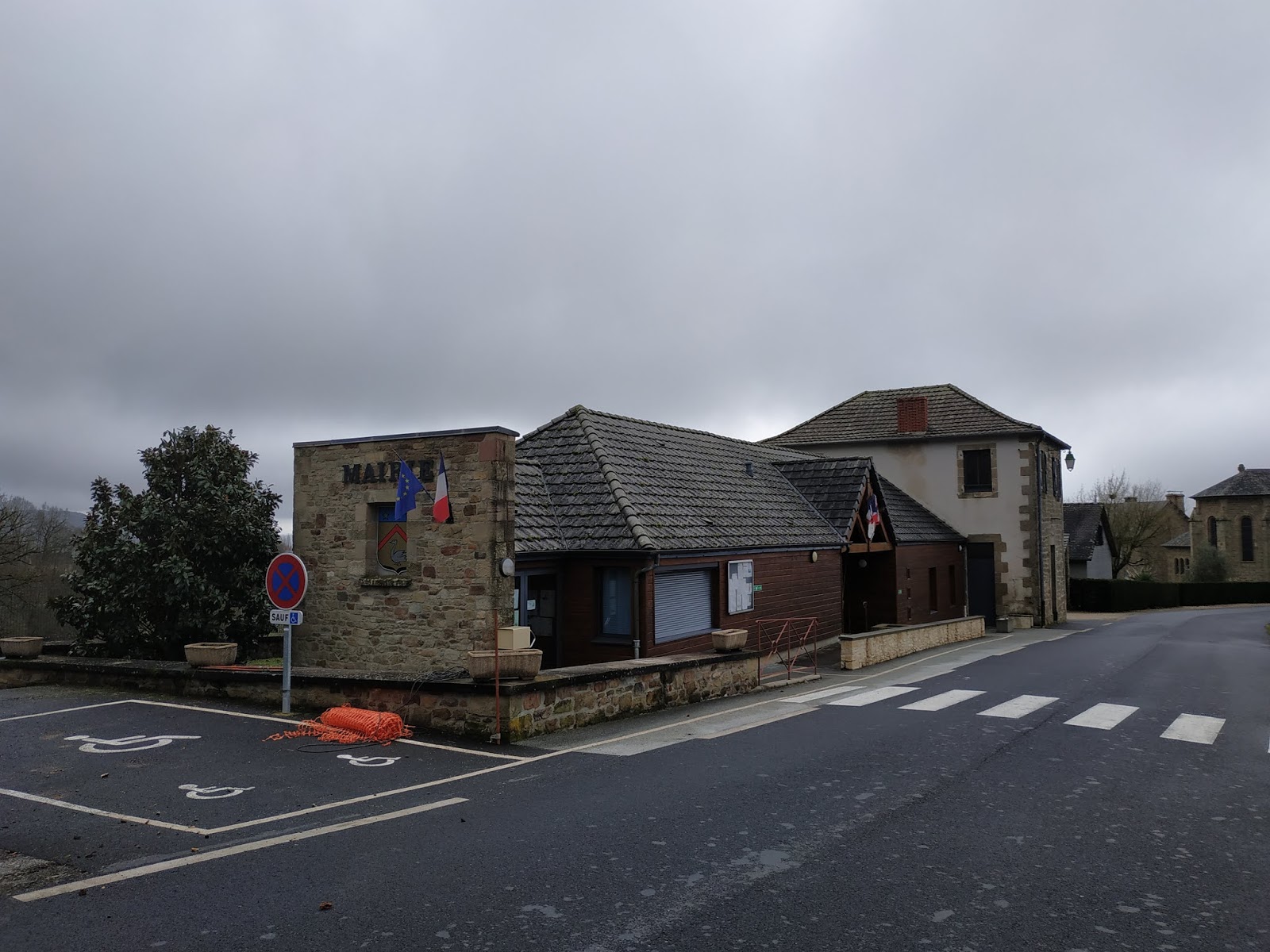LA FRANCE DES EGLISES FRANCE OF CHURCHES TUDEILS