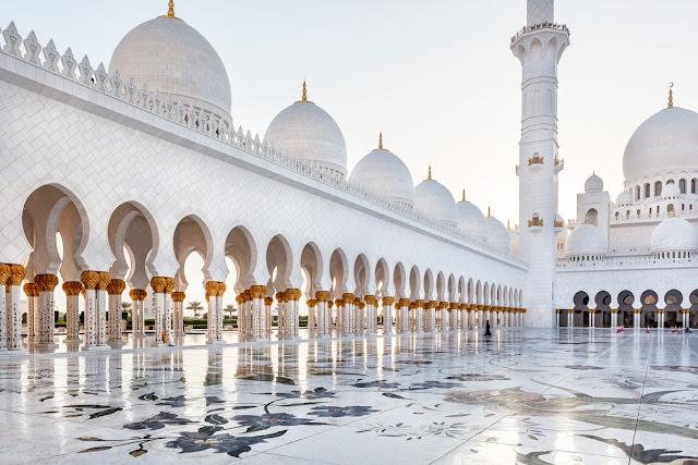  Visit the largest mosque in the UAE