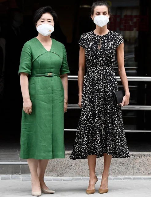 Queen Letizia wore an animal print dress from Massimo Dutti. Carolina Herrera suede slingback pumps and astrud clutch