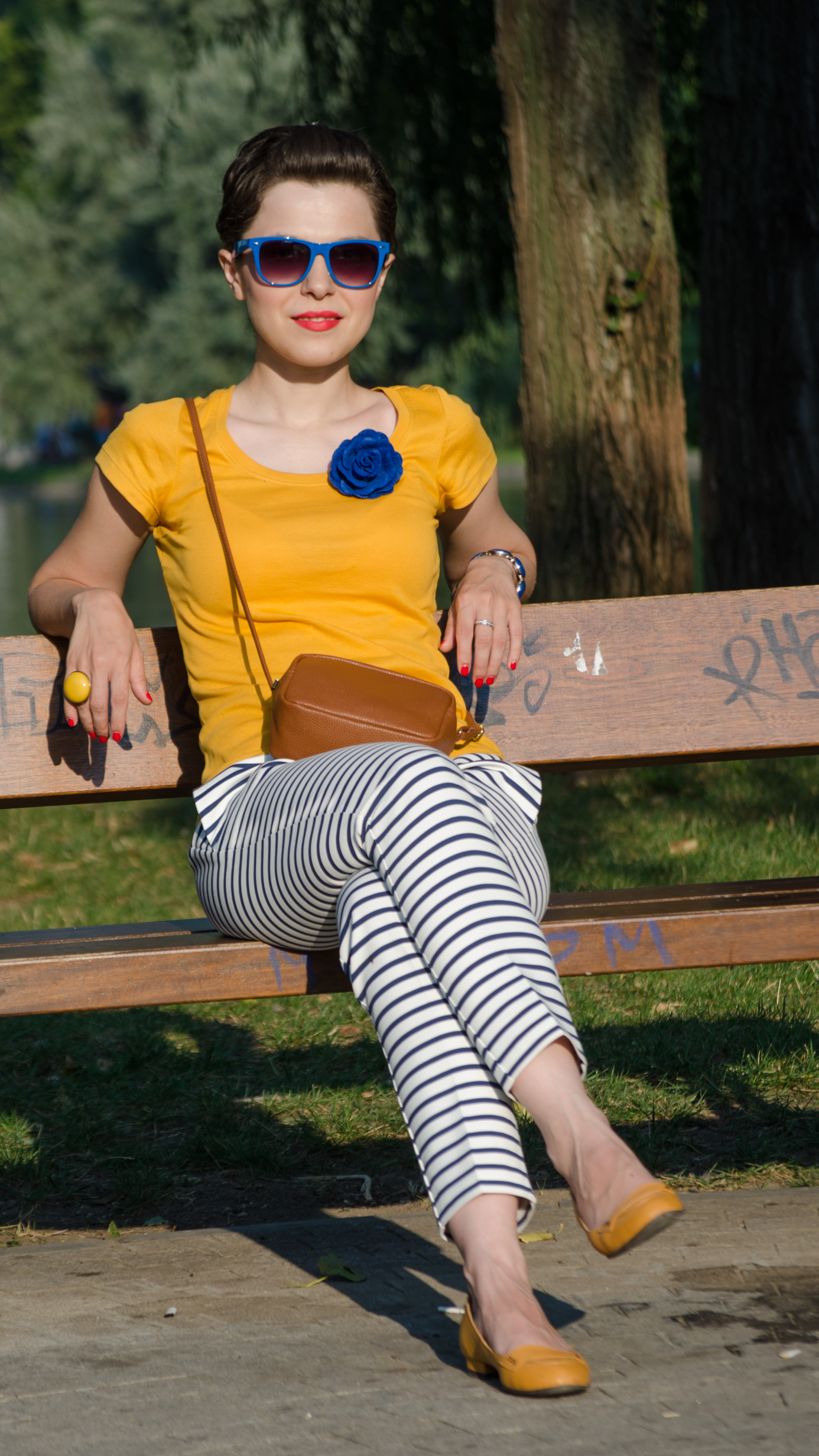 mustard t-shirt navy stripes pants brown little bag zara mustard shoes dasha