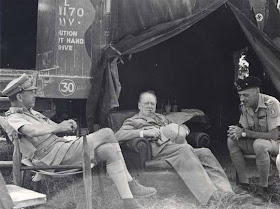 Winston Churchill in visita sul fronte della Linea Gotica sul fronte del Metauro