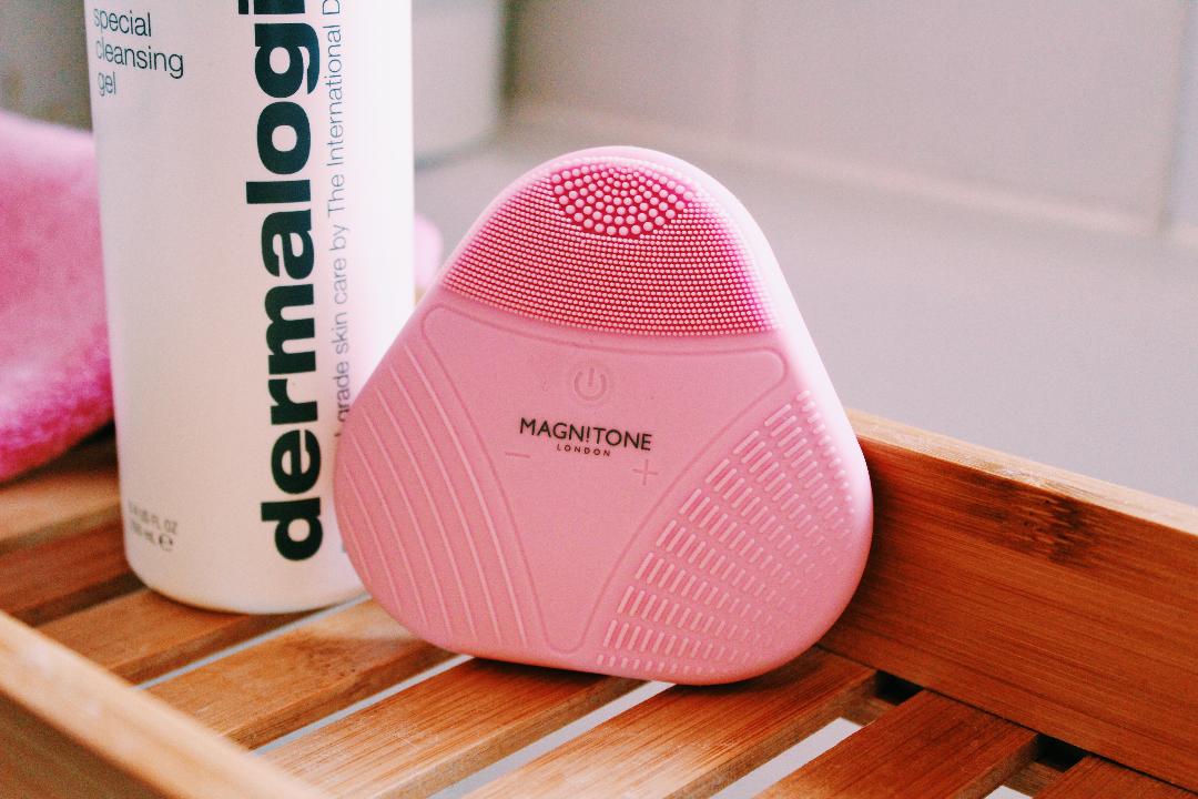 Magnitone XOXO Silicone Cleansing Brush