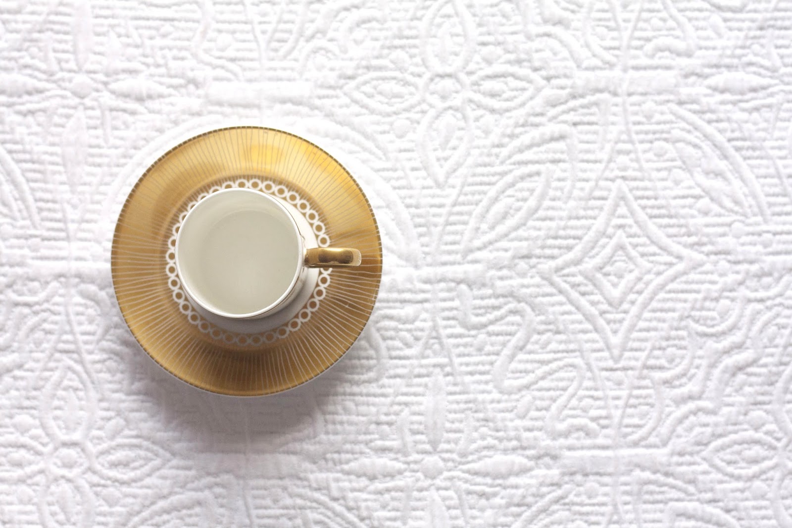 Style by Red DIY SIMPLE ELEGANT WALL DECOR