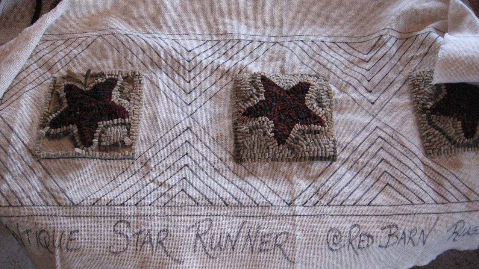 Country Freckles: RED BARN RUGS>>