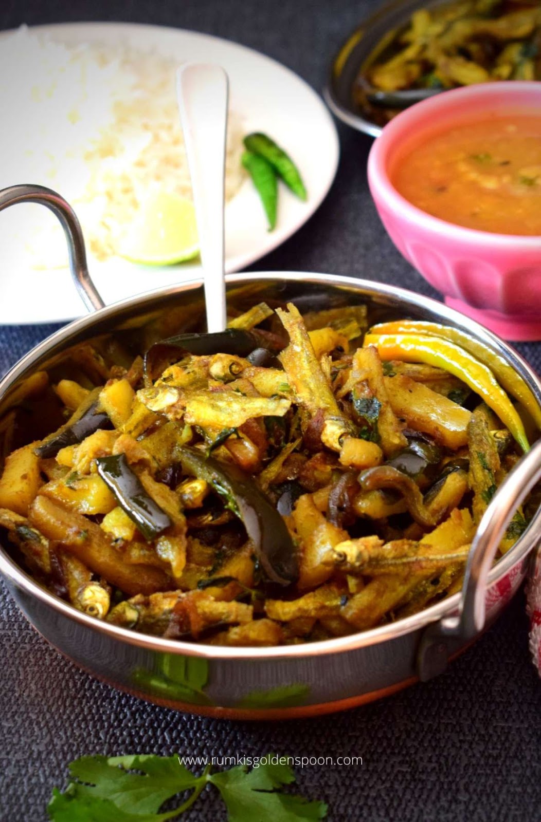 mourala fish curry, mourala macher chorchori, mourala chorchori, mourala macher jhal, mourala macher recipe, morola macher recipe, mourola macher recipe, mourola macher bati chorchori, recipe for small fish, choti machli ki gravy, small fish curry, small fish curry recipe, how to make small fish curry, Bengali style fish curry, Bengali style fish curry recipe, recipe for fish curry Bengali style, recipe of fish curry Bengali style, fish curry recipe, fish curries, traditional bengali food, Bengali recipe fish, Bengali recipes fish, recipe for bengali fish curry, Bengali recipe for fish, Bengali recipe of fish, how to make mourala macher chorchori, Rumki's Golden Spoon