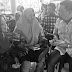 Kunker Batam, Gubernur Rohidin Makan Bersama Emak-Emak