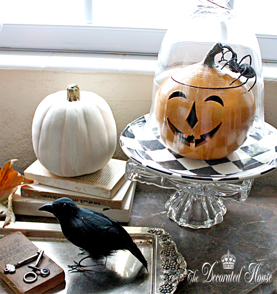 http://thedecoratedhouse.blogspot.com/2011/10/halloween-decorating-vintage-jack-o.html