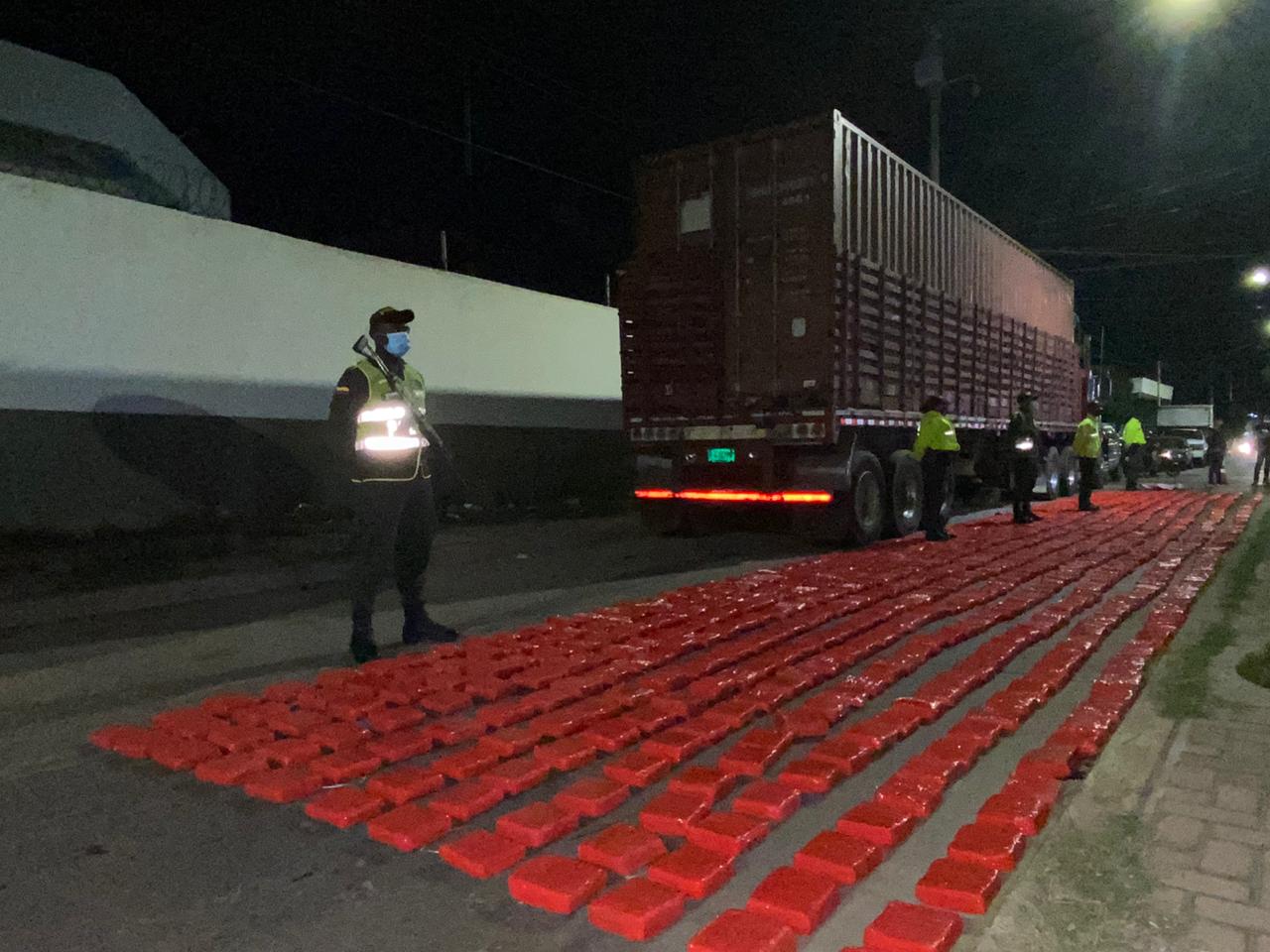 Incautan 505,9 kilos de marihuana de exportación en Maicao https://www.notasrosas.com/Incautan 505,9 kilos de marihuana de exportación en Maicao