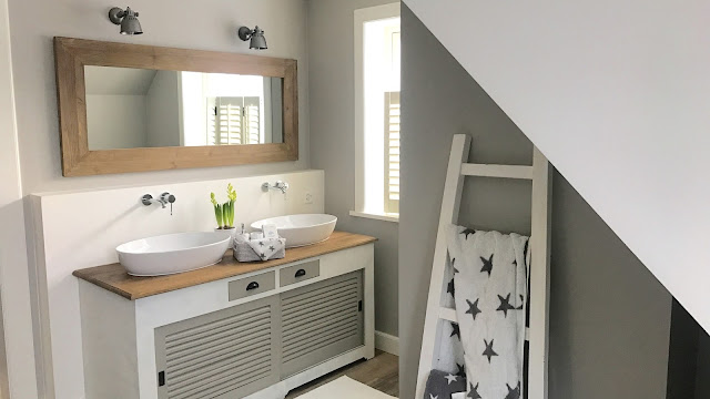 Badezimmer im Farmhouse und New England Stil - Beachhouse Living